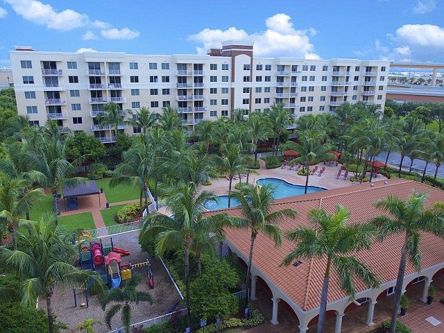 Welcome to Royal Palms