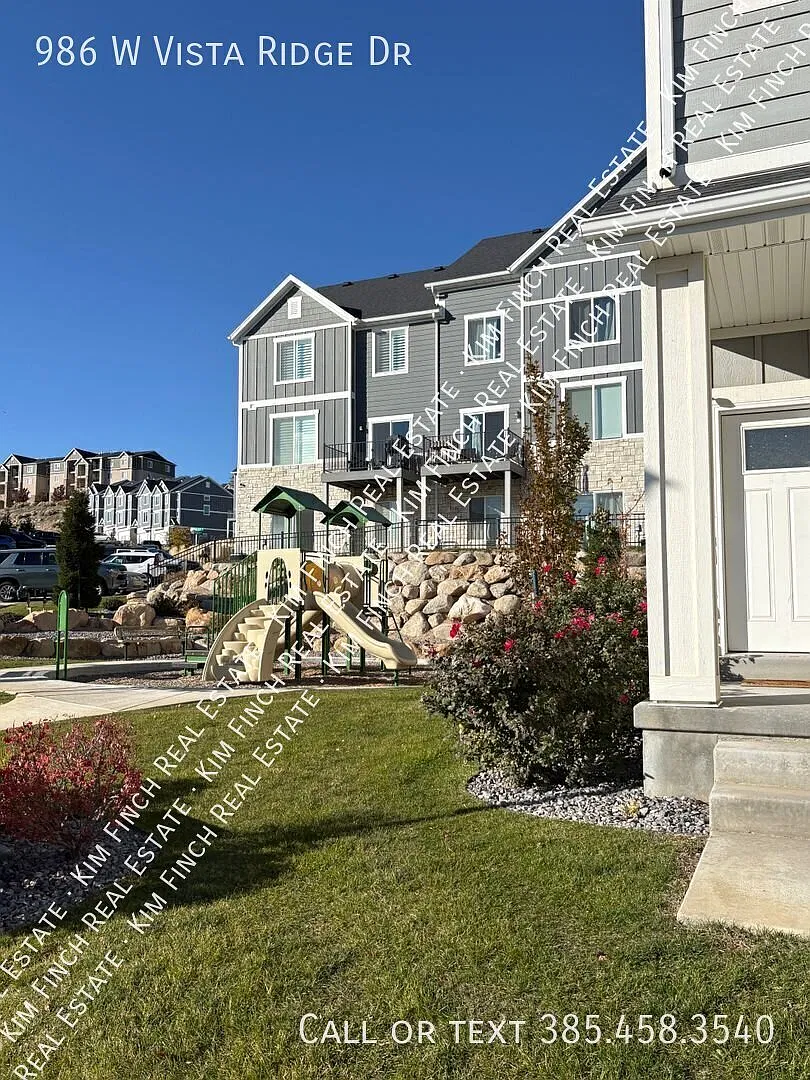 Enjoy this beautifully maintained end-unit townhome on the Lehi bench! — Photo 3