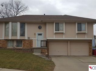 310 Cheyenne Dr, Papillion, NE 68046