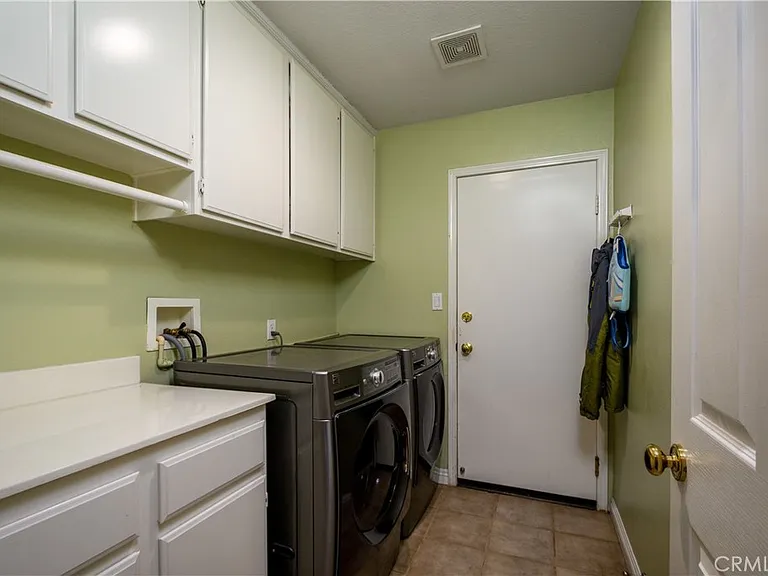 2587 Macbeth Ave — Photo 9
