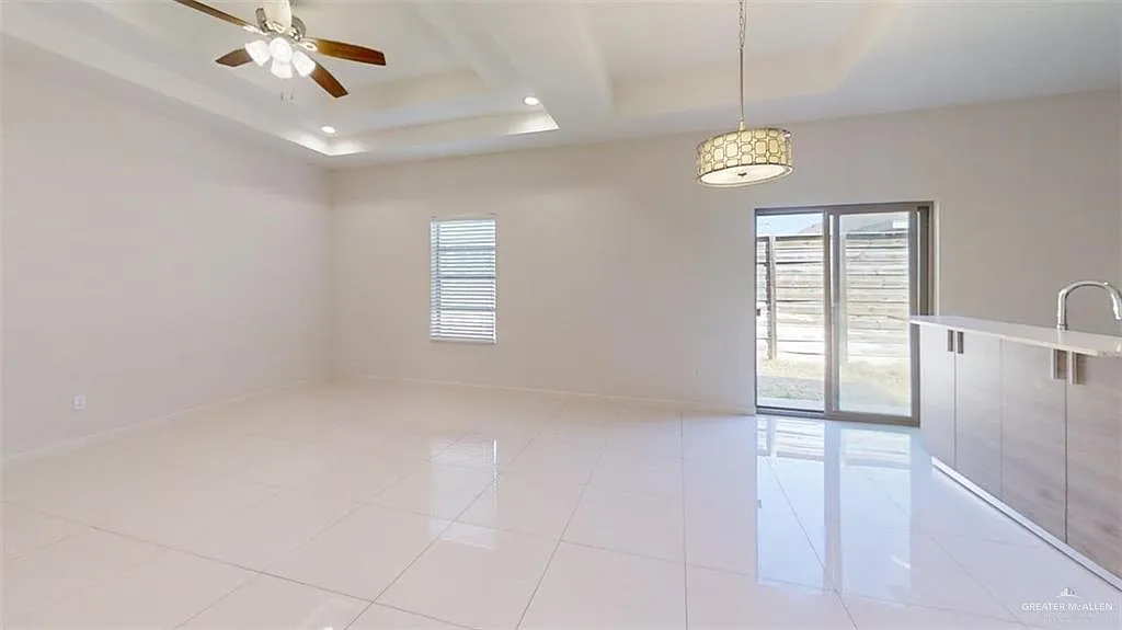 3 bed, 2.0 bath, 1080 sqft, $1,200 — Photo 3