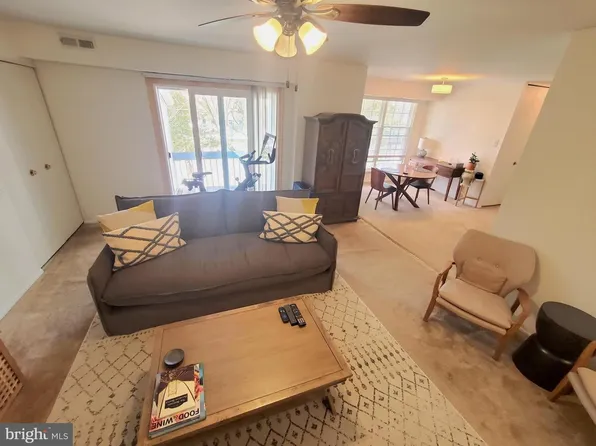 275 Green St APT 4I5, Beverly, NJ 08010