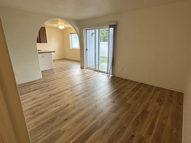 565 Briarwood Dr #563 — Photo 15