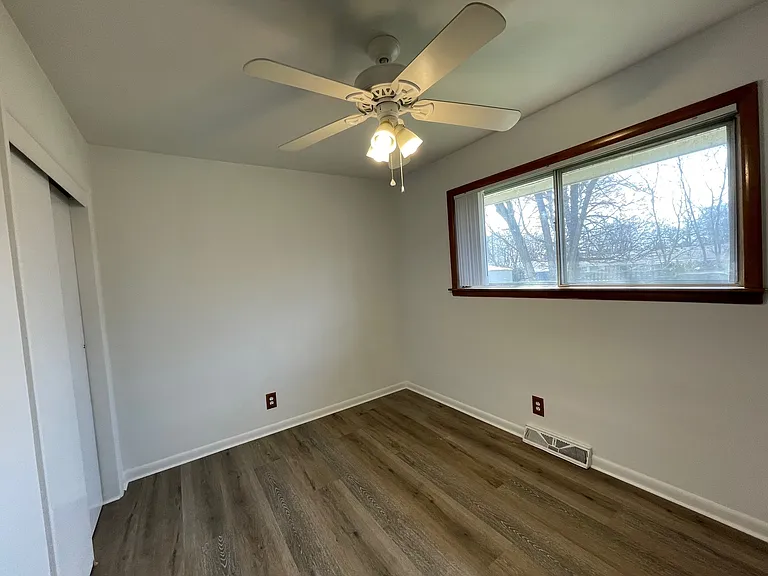 2716 E Linwood St — Photo 14