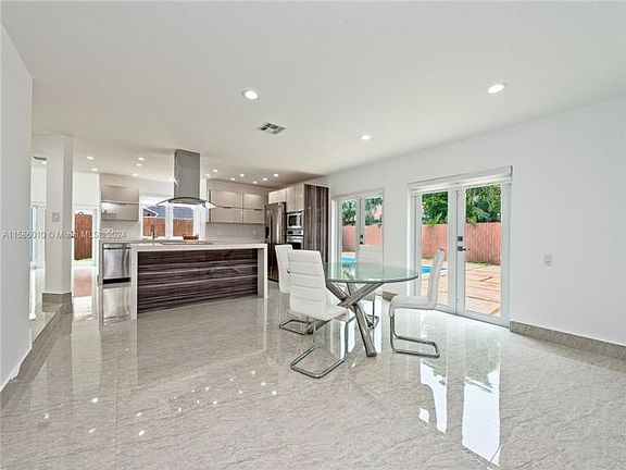 5th image of 20431 NE 7th Ct Unit 20431