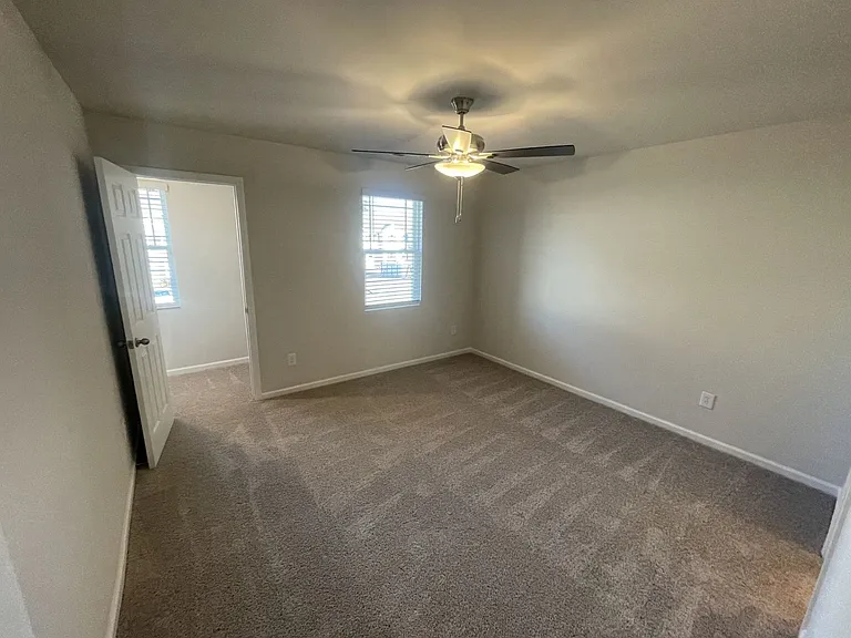 1003 Peony Ln — Photo 11