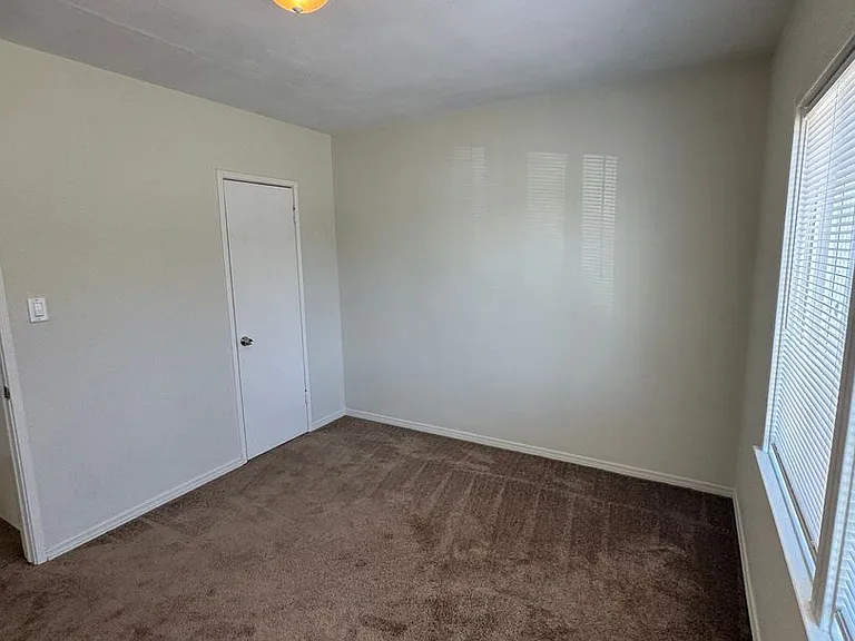 4542 N Lakewood Blvd. — Photo 26
