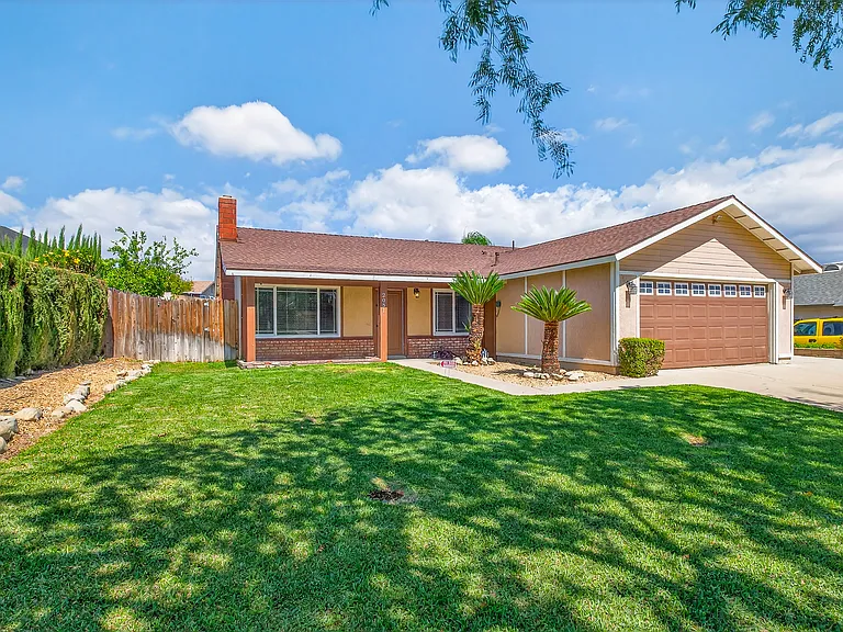 2051 Sycamore Ct — Photo 1
