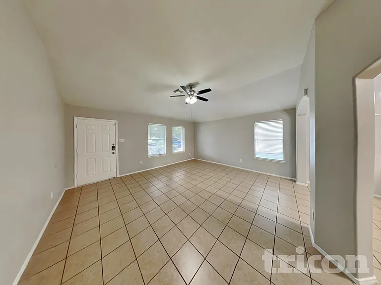 1403 Glens Ferry Ln — Photo 3