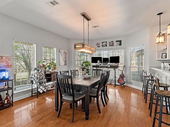 4th image of 650 Myrtle Springs Rd