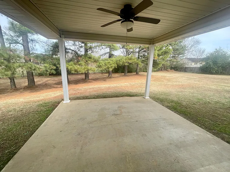 1702 Eastgate Cir — Photo 3