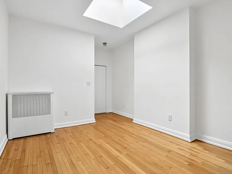 109 E 38th St #3A — Photo 6