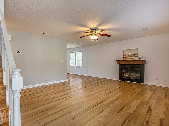 5th image of 1349 Brookwood Dr