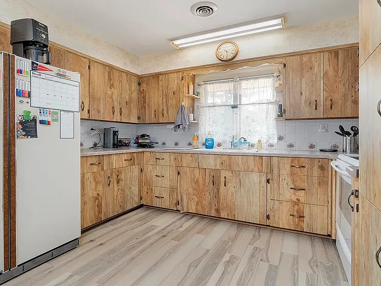 809 N Alpine Rd — Photo 37