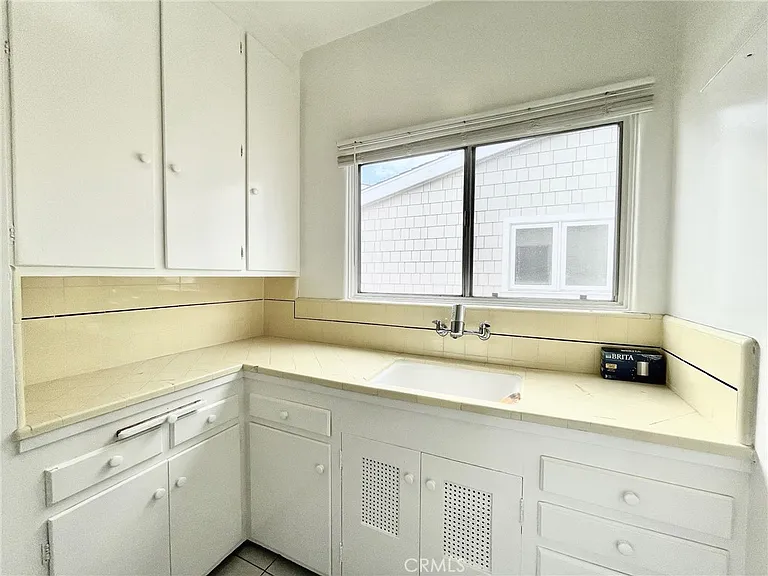 364 Cliff Dr #7 — Photo 8