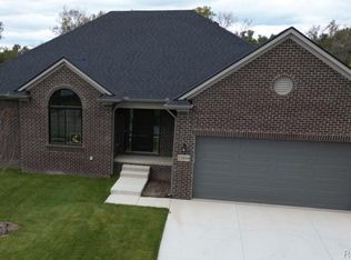 21834 Duns Scotus St #6, Southfield, MI 48075