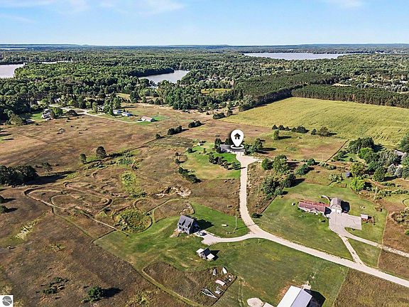 3rd image of 1600 Secor Farms Trl