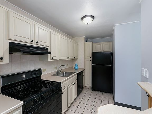 5th image of 1800 7th St Unit 4B