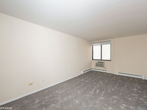 3rd image of 525 W Deming Pl APT 223