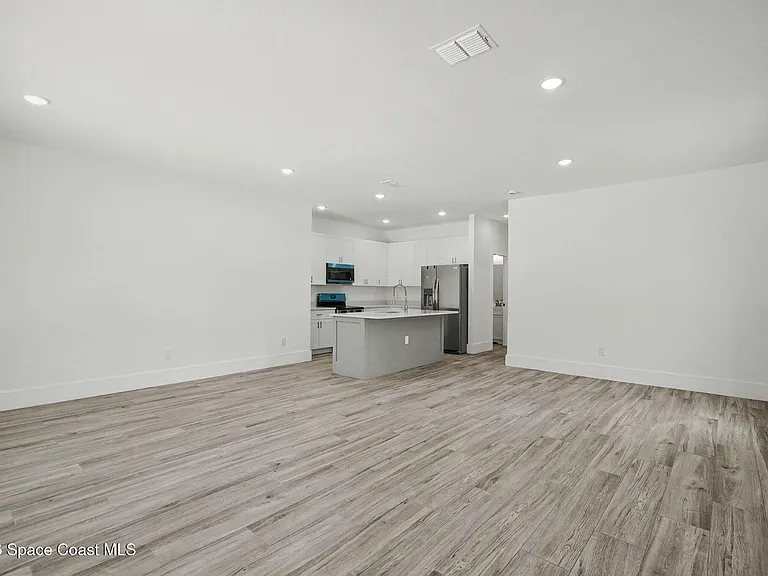 19 Travis St #101 — Photo 4