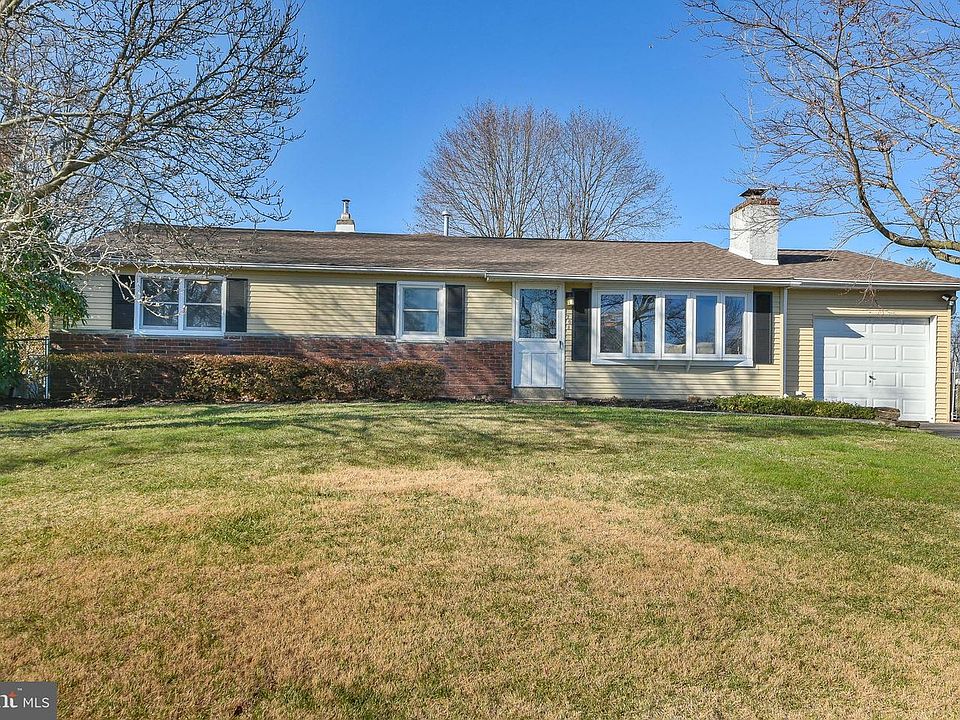 1st image of 120 Holly Dr