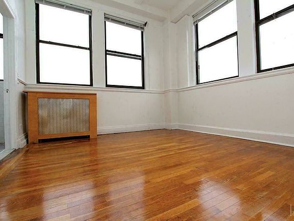5th image of 54 W 74th St APT 504