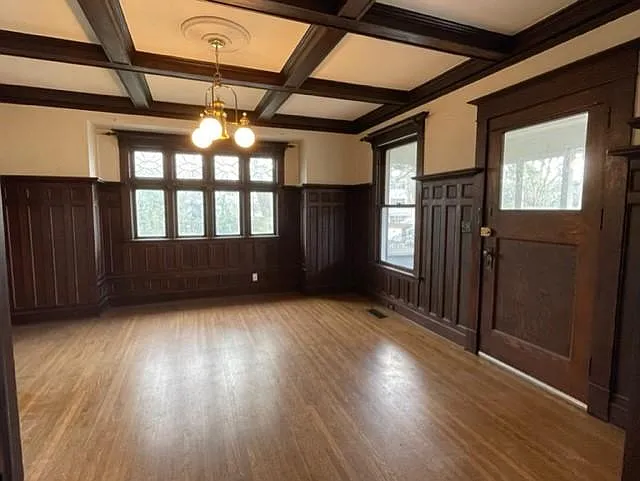 4 bed, 3.5 bath, 2402 sqft, $3,800 — Photo 2
