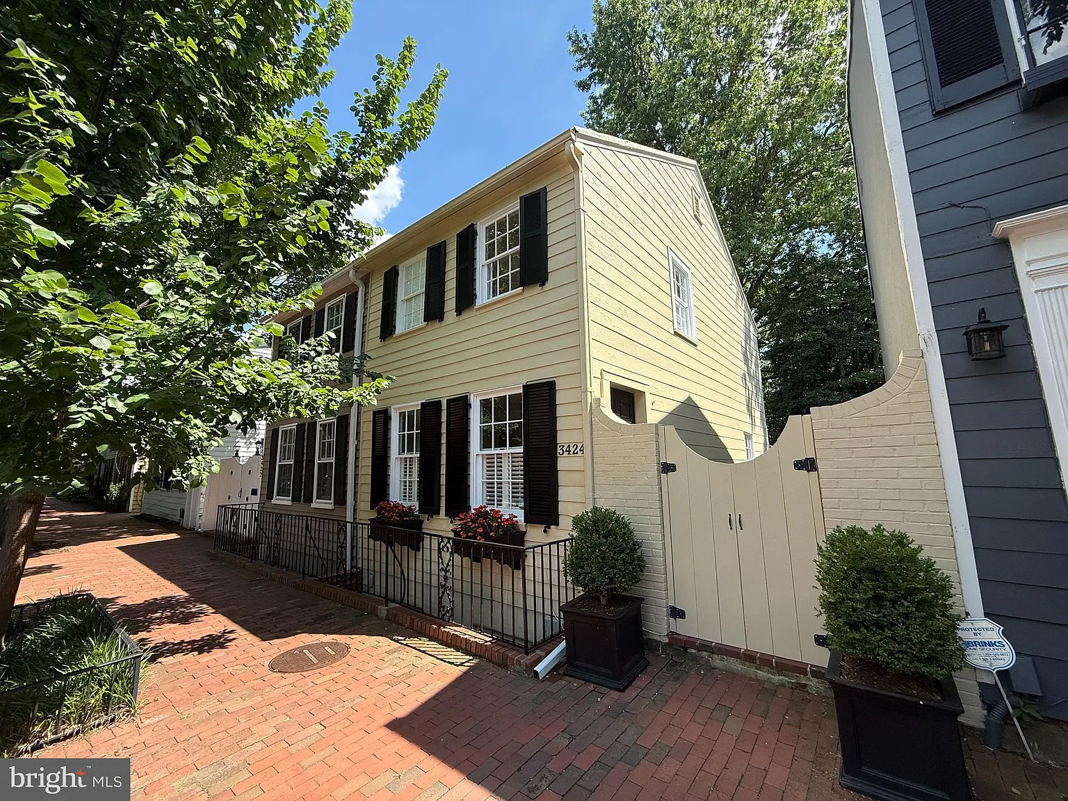 3424 Reservoir Rd NW photo 1