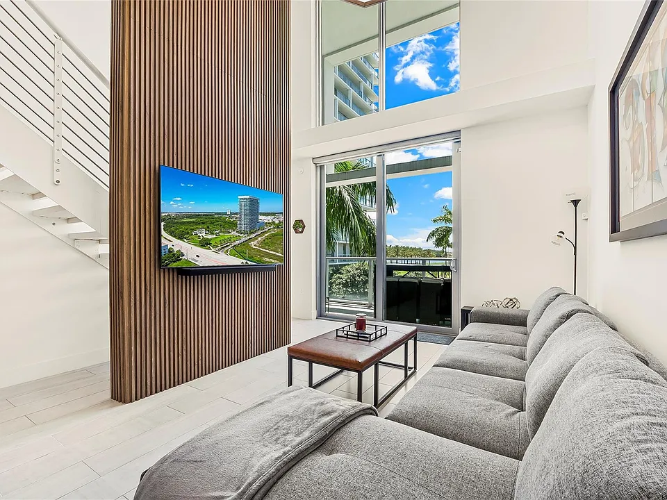 2000 Metropica Way #216
