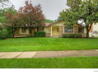 1860 Schoettler Valley Dr, Chesterfield, MO 63017