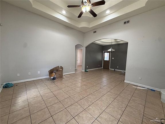 3rd image of 3326 Tulipan Ave