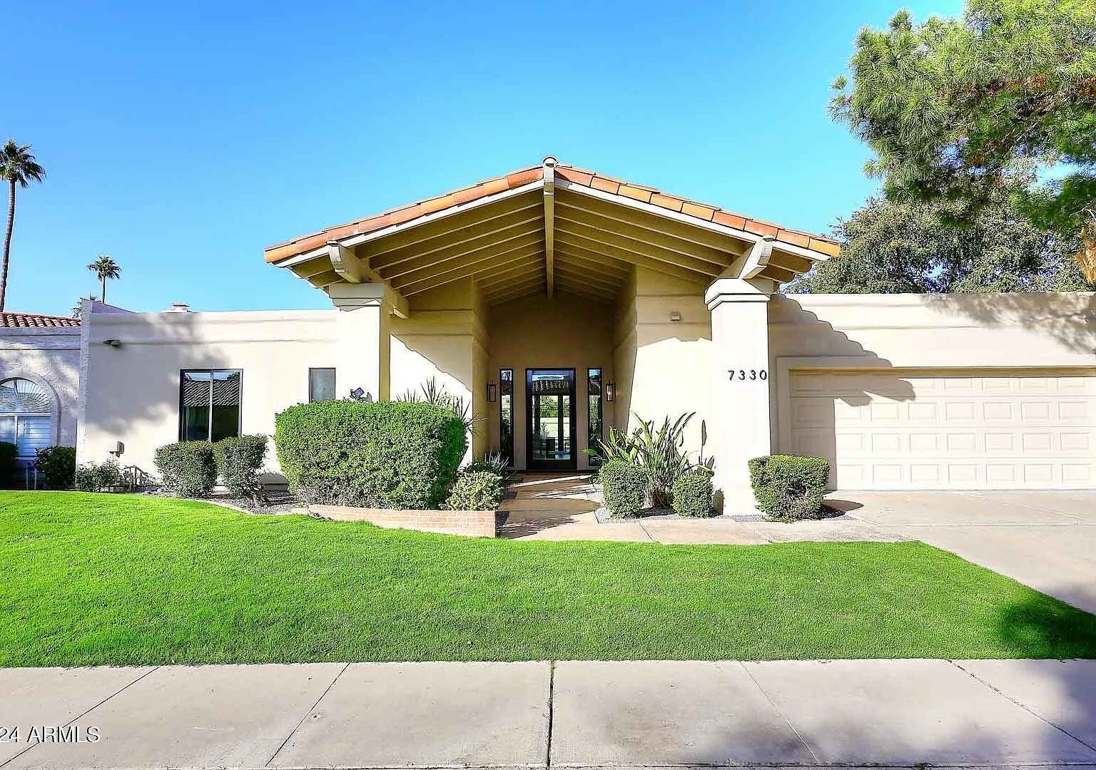 3 bed, 3.5 bath, 2700 sqft, $10,000 — Photo 1