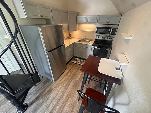 801 Main Ct Photo 1