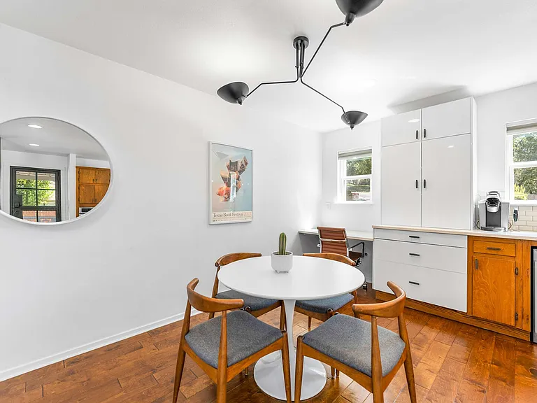Oak Knoll Dr — Photo 16