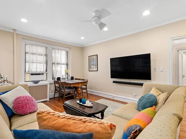 35-55 29th St #3D, Queens, NY 11106