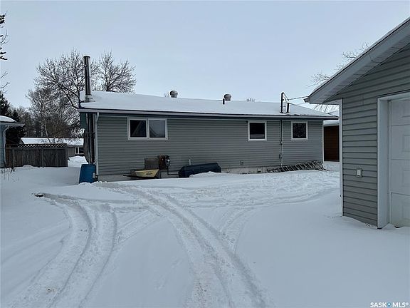 3rd image of 619 Guy PLACE