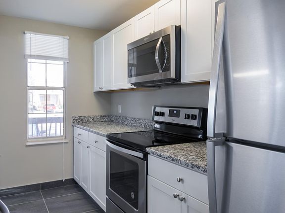 4th image of 86 W 8th Ave APT D