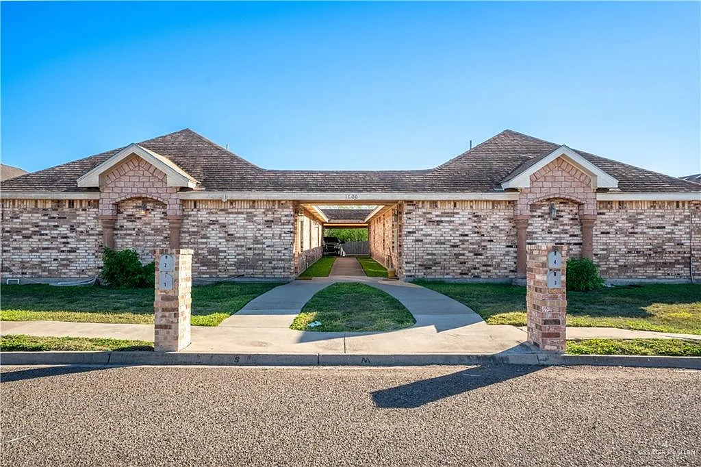 2 bed, 2.0 bath, 999 sqft, $900 — Photo 1
