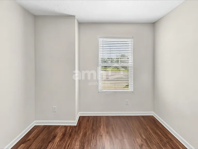 1316 Roxbury Ct — Photo 15