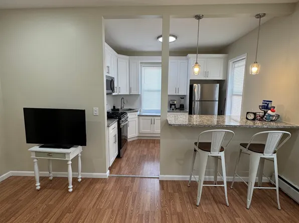 523 Grand Avenue image 5 of 17