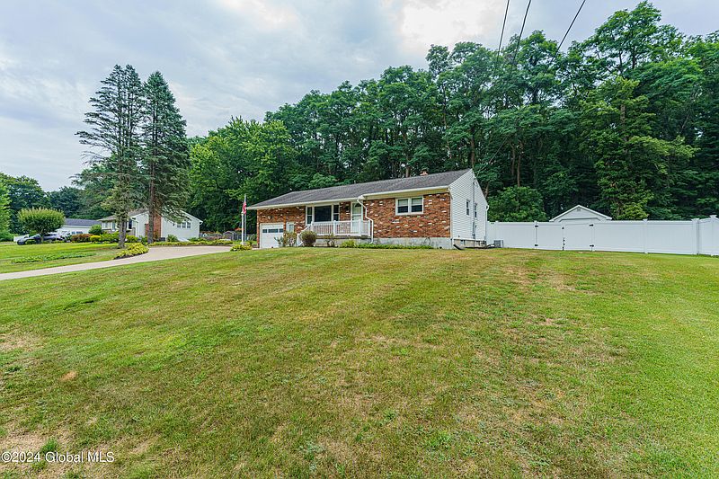 3rd image of 25 Hembold Drive