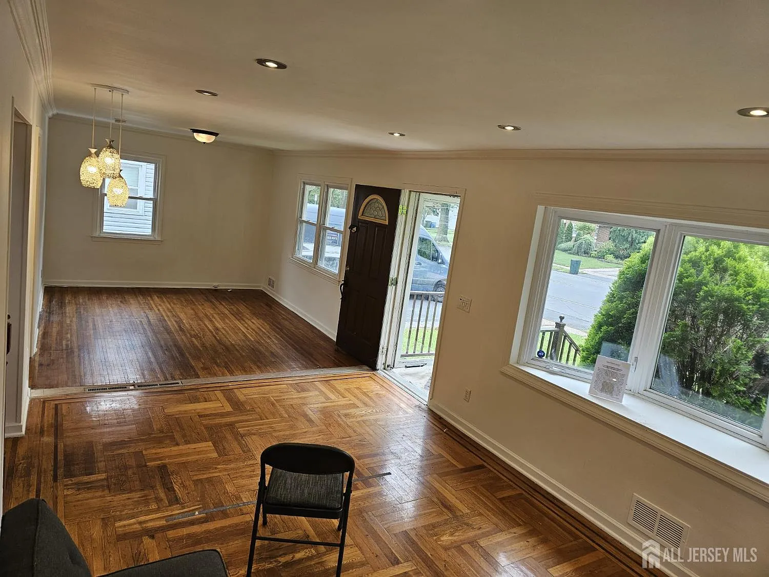 3 bed, 3.0 bath, 1561 sqft, $3,450 — Photo 3