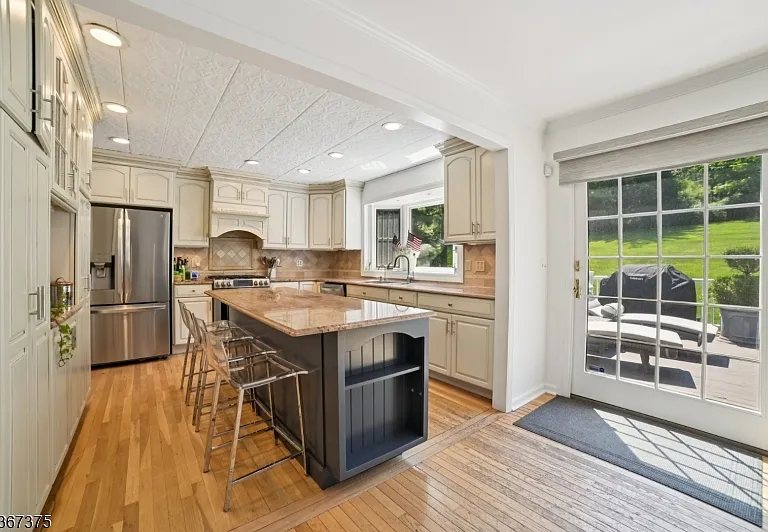 415 Fairmount Ave — Photo 12