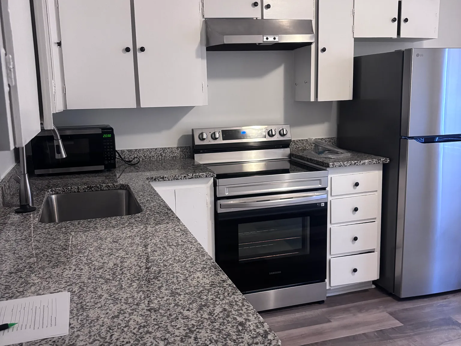 2 bed, 1.5 bath, 820 sqft, $1,150 — Photo 3