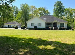 193 Steamboat Ln, Hartfield, VA 23071