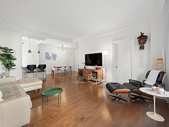 2nd image of 150 W 79th St APT 6A