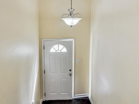 5th image of 106 Oxford Ln