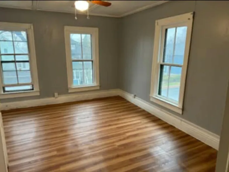 435 Meadow St S — Photo 5