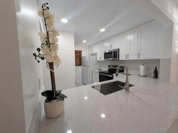 10317 NW 9th Street Cir #9-102, Miami, FL 33172