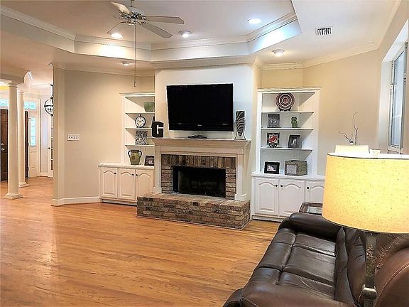 4th image of 4140 Oakbriar Dr E